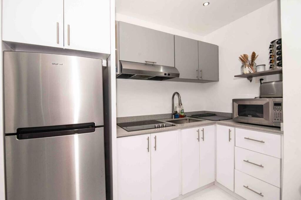 Modern 2Br With Kingbed In The Heart Of Isla Verde Strip Apartamento San Juan Exterior foto